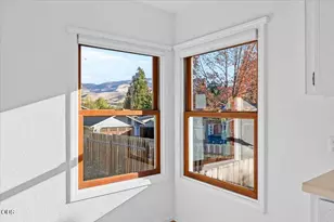 235 E Hersey St, Ashland, OR 97520 - Photo 13