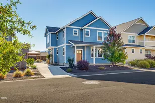 305 Davidson Way, Talent, OR 97540 - Photo 5