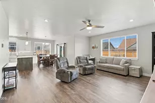 213 Samuel Lane Loop Rd, Phoenix, OR 97535 - Photo 13
