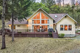 780 Pinecrest Dr, Grants Pass, OR 97526 - Photo 1
