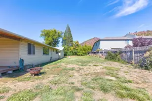 309 NE Terry Ln, Grants Pass, OR 97526 - Photo 23