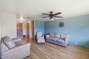 309 NE Terry Ln, Grants Pass, OR 97526 - Photo 3