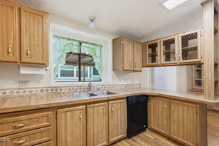2325 NW Highland Ave, Grants Pass, OR 97526 - Photo 9
