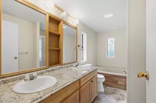 2325 NW Highland Ave, Grants Pass, OR 97526 - Photo 21