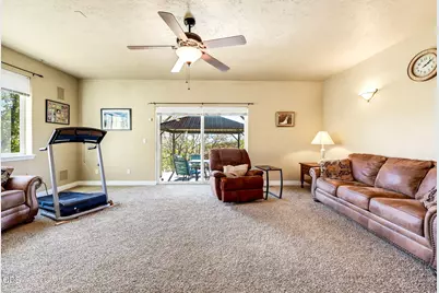 1076 NW Starlite Place, Grants Pass, OR 97526 - Photo 51