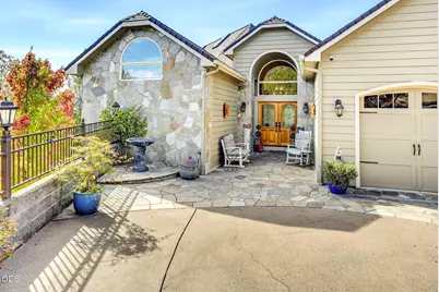 1076 NW Starlite Place, Grants Pass, OR 97526 - Photo 5