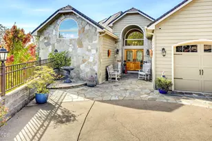 1076 NW Starlite Pl, Grants Pass, OR 97526 - Photo 5