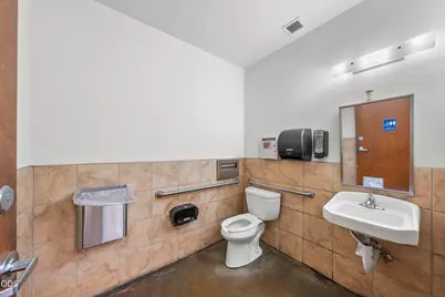 1249 Plaza Boulevard #A/B, Central Point, OR 97502 - Photo 17