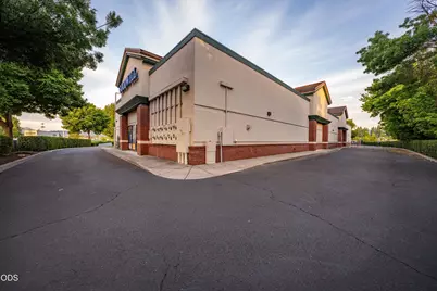 1249 Plaza Boulevard #A/B, Central Point, OR 97502 - Photo 3