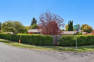 509 N Berkeley Way, Medford, OR 97504 - Photo 39
