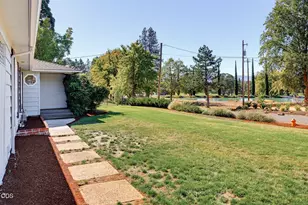 101 Greenway Dr, Medford, OR 97504 - Photo 19