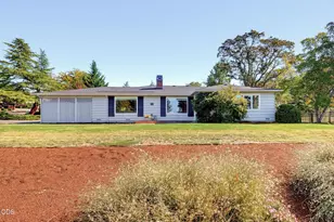 101 Greenway Dr, Medford, OR 97504 - Photo 11
