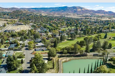 101 Greenway Drive, Medford, OR 97504 - Photo 5