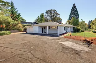 101 Greenway Dr, Medford, OR 97504 - Photo 17