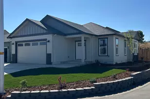 301 Oak Valley Dr, Talent, OR 97540 - Photo 1