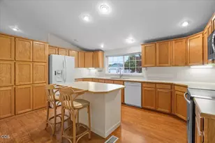 374 Orth Dr, Central Point, OR 97502 - Photo 11