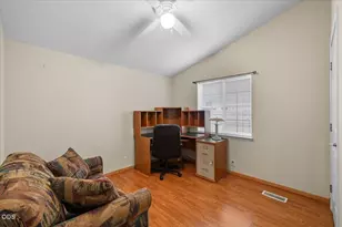 374 Orth Dr, Central Point, OR 97502 - Photo 17