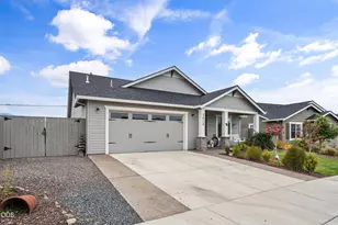 3878 Arena Dr, Medford, OR 97504 - Photo 3