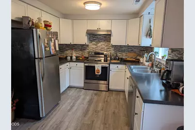 539 James Street, Talent, OR 97540 - Photo 3
