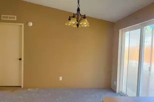 24 Bridgeport Dr, Eagle Point, OR 97524 - Photo 5