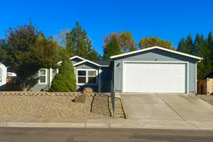 24 Bridgeport Dr, Eagle Point, OR 97524 - Photo 1