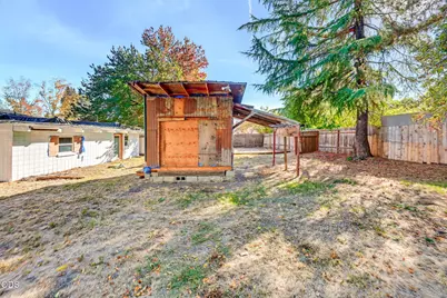 130 Sharon Drive, Phoenix, OR 97535 - Photo 9
