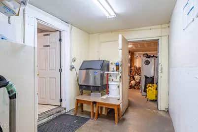 5229 Redwood Avenue, Grants Pass, OR 97527 - Photo 35