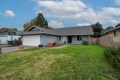 922 Hopkins Road, Central Point, OR 97502 - Photo 1