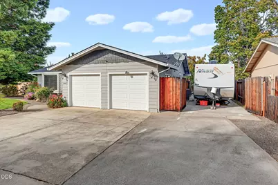 2867 Spring Hills Drive, Medford, OR 97504 - Photo 3