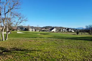 118 Pebble Creek Dr, Eagle Point, OR 97524 - Photo 1