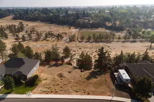 320 NW 16th Pl, Redmond, OR 97756 - Photo 1