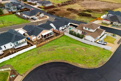 19 Terra Linda Court, Eagle Point, OR 97524 - Photo 1