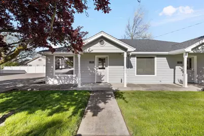 21 S 7th Street, Central Point, OR 97502 - Photo 1