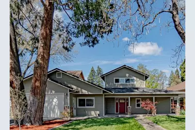 816 S Shasta Avenue, Eagle Point, OR 97524 - Photo 1