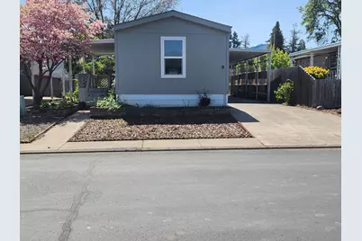 4729 S Pacific Highway #9, Phoenix, OR 97535 - Photo 1