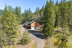 23210 E Evans Creek Rd, Central Point, OR 97502 - Photo 1