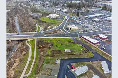 137 N Phoenix Road, Medford, OR 97501 - Photo 1