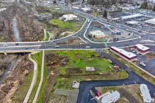 137 N Phoenix Rd, Medford, OR 97501 - Photo 1