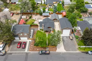 233 NW Cedar Ave, Redmond, OR 97756 - Photo 1