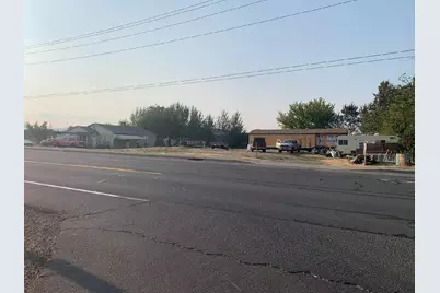 471 E Vilas Road, Central Point, OR 97502 - Photo 1
