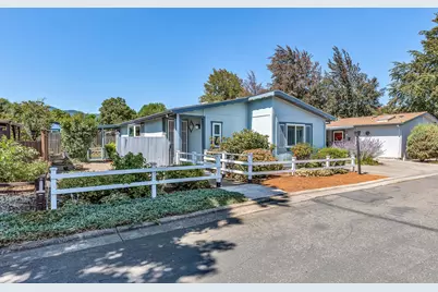 4624 S Pacific Highway #16, Phoenix, OR 97535 - Photo 1