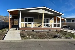 333 Mountain View Dr, Talent, OR 97540 - Photo 1