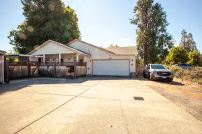 1131 SW G Street, Grants Pass, OR 97526 - Photo 1