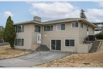 185 SE G Street, Madras, OR 97741 - Photo 1