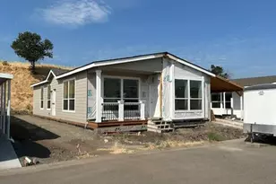 333 Mountain View Dr, Talent, OR 97540 - Photo 1