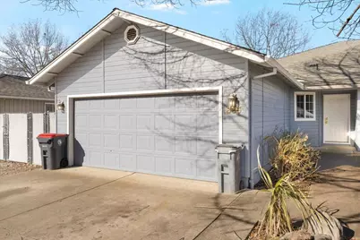 885 Columbine Way, Central Point, OR 97502 - Photo 1