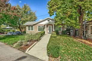 1049 Siskiyou Blvd, Ashland, OR 97520 - Photo 1