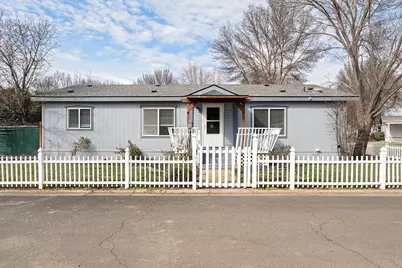 633 E Archwood Drive #UNIT 63, Eagle Point, OR 97524 - Photo 1