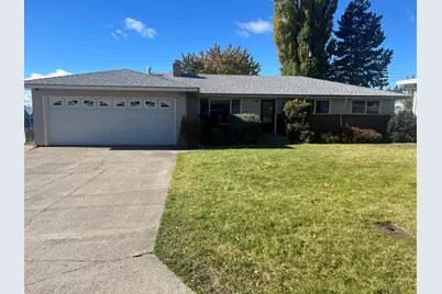 1240 Carlson Drive, Klamath Falls, OR 97603 - Photo 1