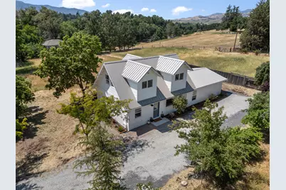 135 Maywood Way, Ashland, OR 97520 - Photo 1